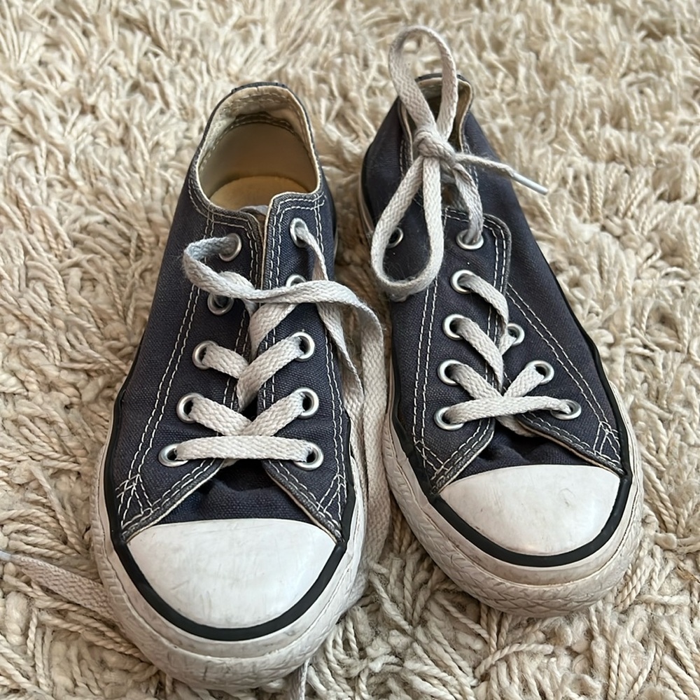 Converse navy size US 12.